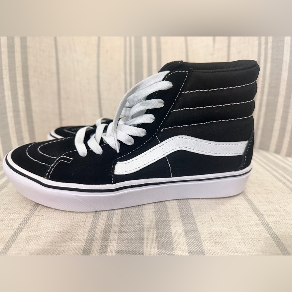 NWT - Vans Sk8-Hi in Black/White. Women’s size 8.